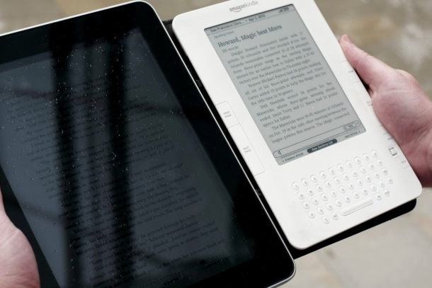 Comparação das telas do iPad e do Kindle contra a luz
